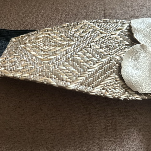 Elastic Belt with Faux Leather Flower - Picture 3 of 4